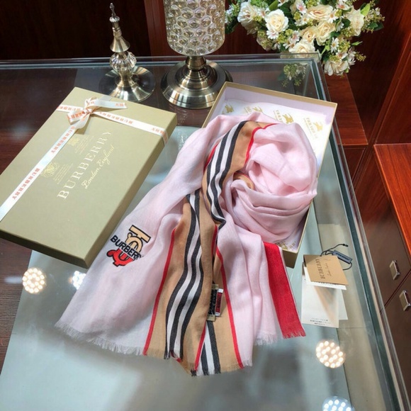 BURBERRY scarf - Picture 5 of 8